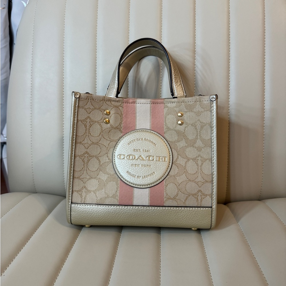 Dempsey Tote 22 In Signature Jacquard With Stripe And Coach Patch